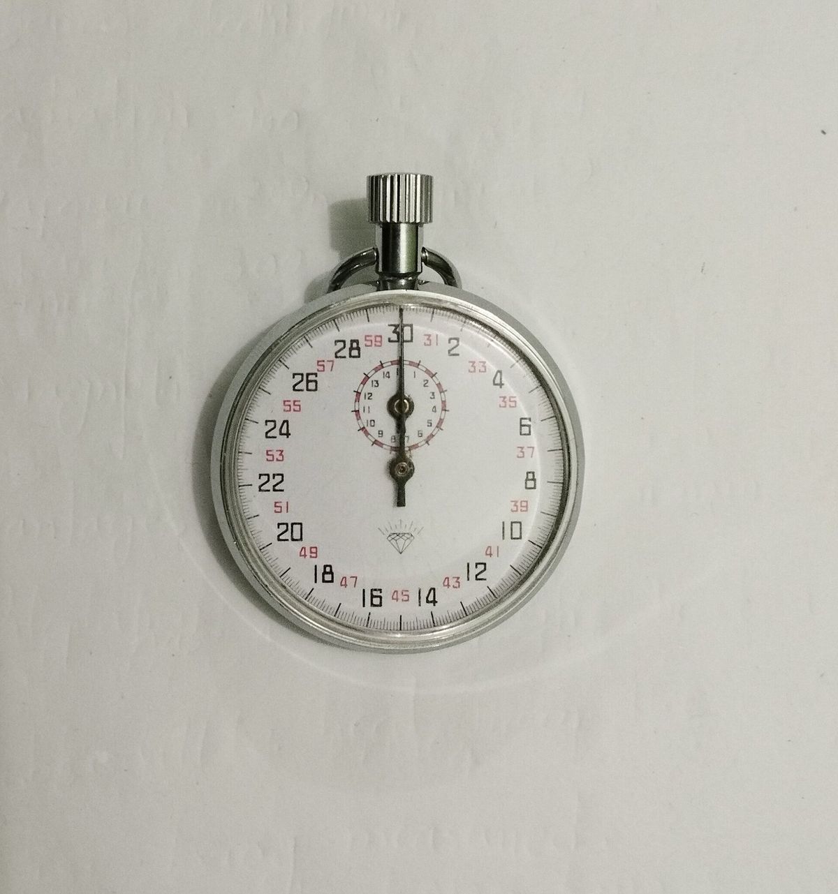 一只停住的秒表。同传这行,延迟是硬指标,省不掉