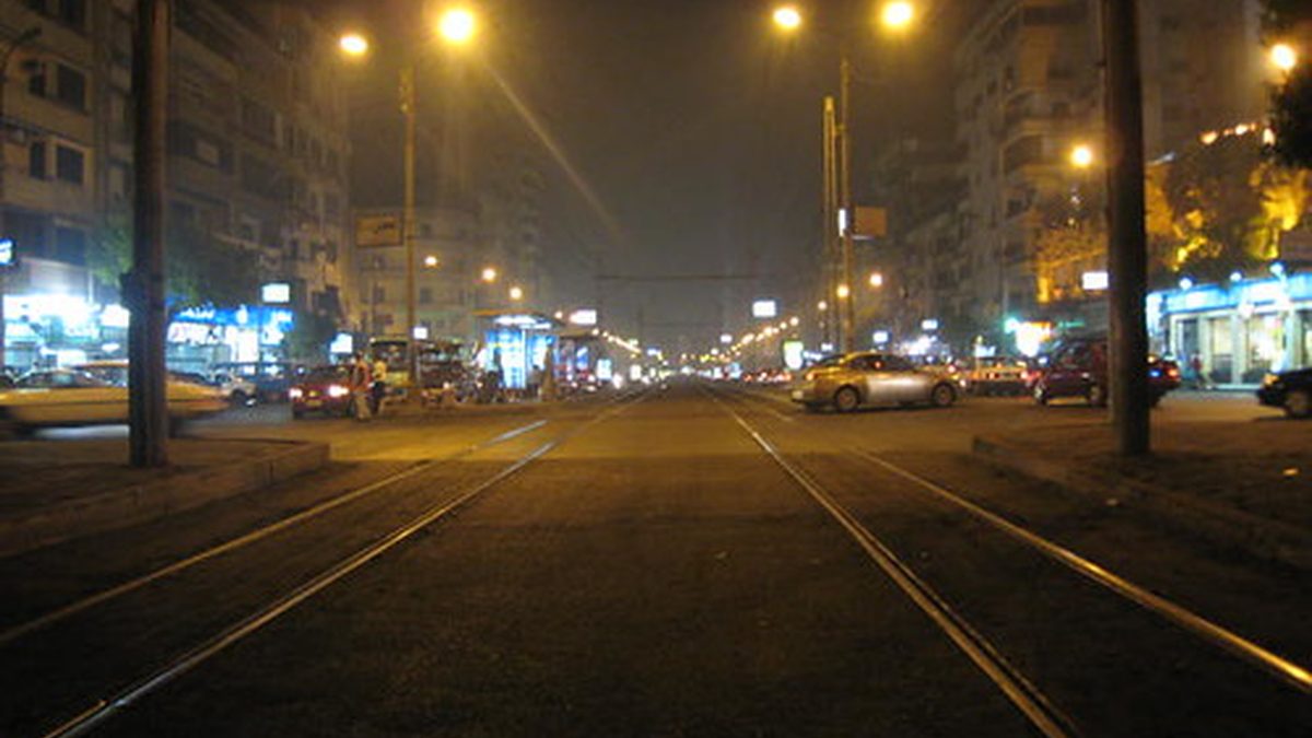 一条雾中的公路